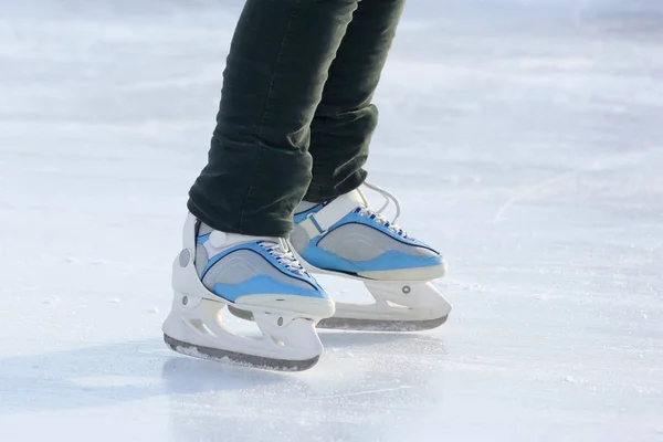 Foot ice-skating person on the ice rink — Stock Photo, Image