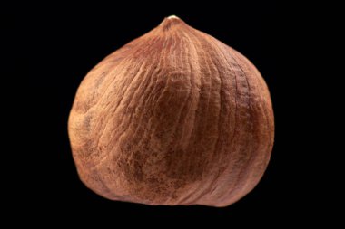 Siyah arka planda fındıklı yakın plan.