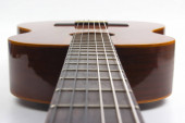 fragment klasického detailu kytary. hudební nástroj