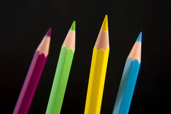 Colored pencils for drawing on a dark background. Education and — Stock Photo, Image