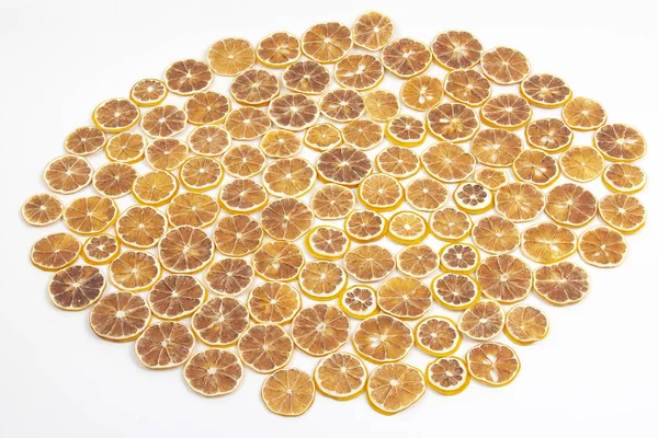 Large number of dried lemon slices on a white background. vitami — Stock Photo, Image