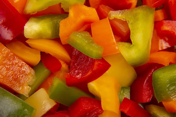 Peperoni colorati su un piatto. Vitamina sana fo — Foto Stock