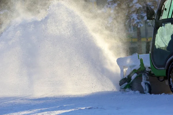 Street cleaning the city from snow with the help of special mach — Stock Photo, Image