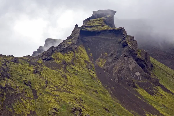 아름답고 장엄 한 산 이 아이슬란드에 떨어졌다. 자연 과 PLA — 스톡 사진