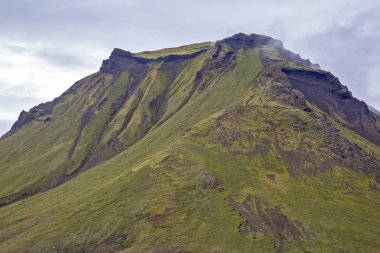 İzlanda 'da Hattfell Dağı çok güzeldir. Doğa ve Pla
