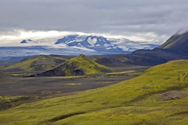 İzlanda 'daki güzel dağ manzarası. Doğa ve yerler w için