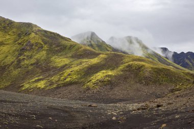 İzlanda 'daki güzel dağ manzarası. Doğa ve yerler w için