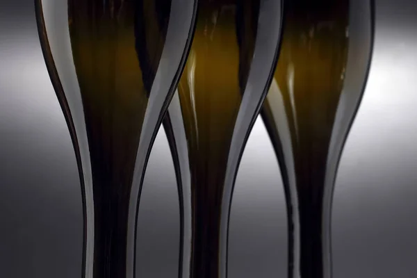 Tři prázdných lahví od vína zblízka — Stock fotografie