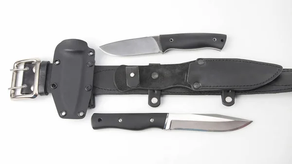 Nože pro turistiku a lov s plastovou a koženou pochvou — Stock fotografie