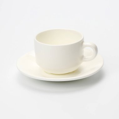 Beyaz arka plan üzerinde boş beyaz kahve fincanı