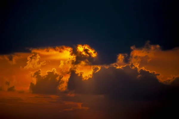 Contraste Expressivo Das Nuvens Céu — Fotografia de Stock