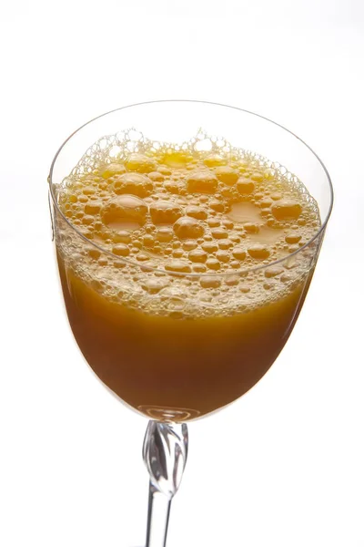 Φρέσκος Χυμός Πορτοκαλιού Ένα Ποτήρι Μια Άσπρη Backgroun — Φωτογραφία Αρχείου