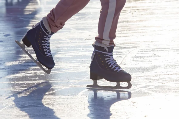 Κορίτσι Παγοδρομία Παγοδρόμιο Χόμπι Και Αναψυχή Χειμερινά Αθλήματα — Φωτογραφία Αρχείου