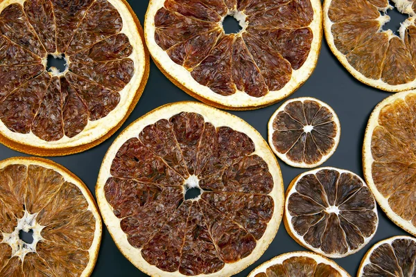 Mezcla Diferentes Piezas Cítricos Secos Sobre Fondo Oscuro Frutas Vitaminas — Foto de Stock