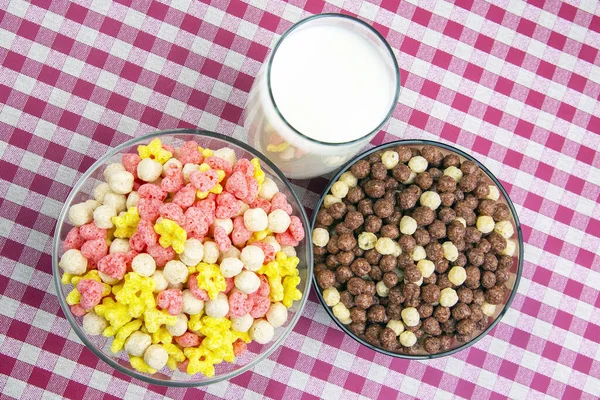 Farbige Leichte Snacks Frühstück Einem Teller Und Einem Glas Milch — Stockfoto