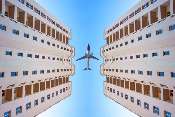 Passenger Plane Flies Sky Background Two Multi Storey Modern Buildings — Stock Photo, Image