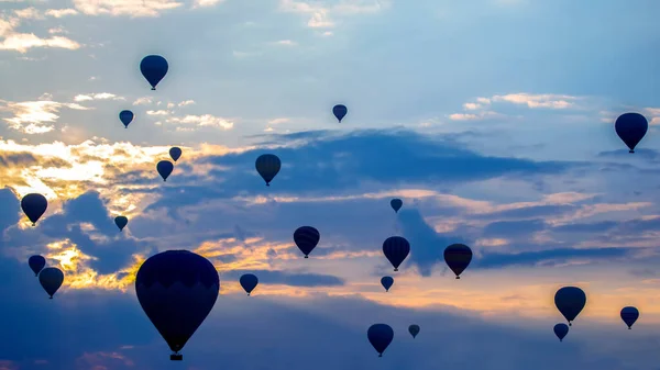 Nombreux Ballons Passagers Volent Sur Fond Aube Dans Les Nuages — Photo