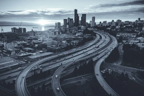 Panorama města Seattle, Washington nábřeží s protínající Fr — Stock fotografie