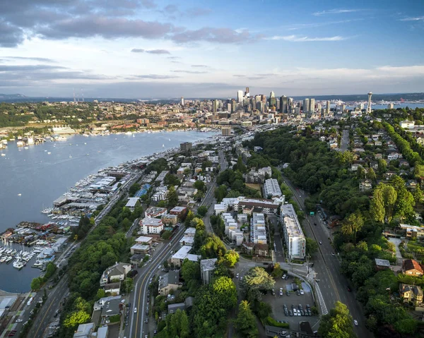 Seattle helikopter görünümü şehir merkezinde renkli yaz gününde