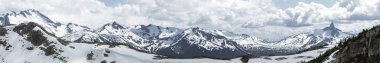 Geniş dağ aralığı Panorama Whistler Canad gelen siyah Tusk ile