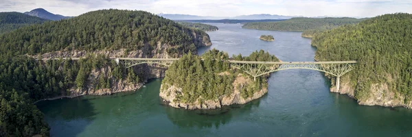 Légi panoráma a Deception Pass-híd Washington államban — Stock Fotó