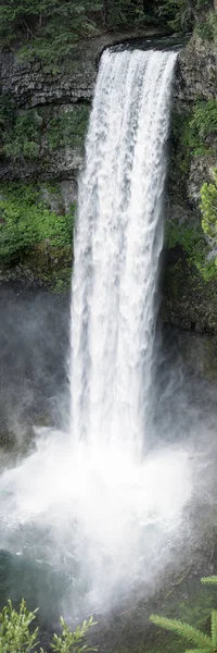 British Columbia şelale Brandywine Şelalesi portre Panorama — Stok fotoğraf