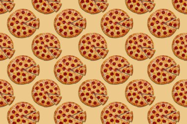 Bej arka planda pepperonili pizza. Moda konsepti arka planda.