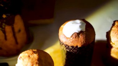 Pişirme şeker şurubuyla sulandırılır.