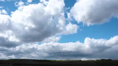 4 k. Timelapse bulutlar yeşil alan