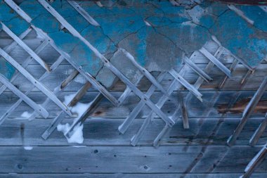 Sabır ve alçı kaplı eski bir duvar parçası.