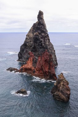 Madeira 'da kayalıkları olan Atlantik kıyısı