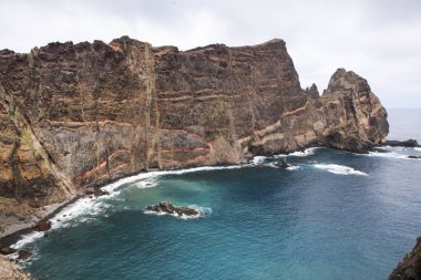 Madeira 'da kayalıkları olan Atlantik kıyısı