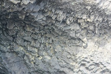 İzlanda 'daki bazalt mağarasının dokusu yakın plan.