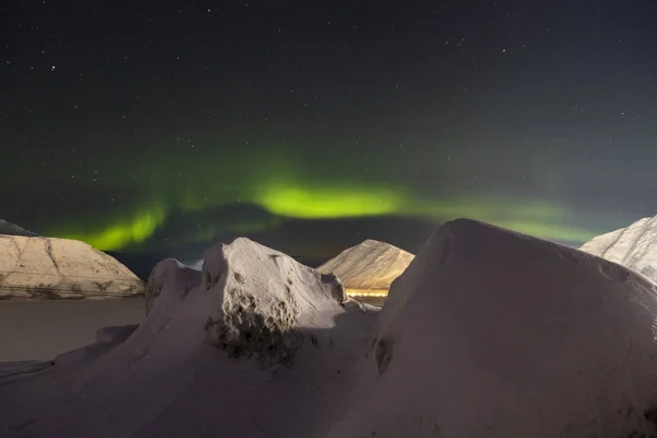 Northern lights on the background-night mountains — Stock Photo, Image