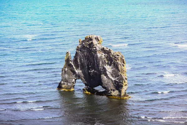 Hvitserkur troll rock stos bazaltu w Islandii — Zdjęcie stockowe