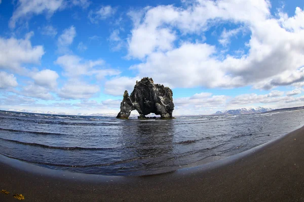 Hvitserkur troll rock basalt stack στην Ισλανδία — Φωτογραφία Αρχείου