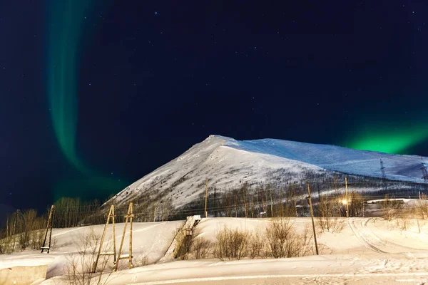 Poolpoollicht Noorderlicht Aurora Borealis activiteit in de winter Finland, Lapland — Stockfoto