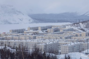 Kış endüstriyel şehir manzarası. Kuzey şehri manzarası. Soğuk hava, Frost. Rus Kuzey Kutbu.
