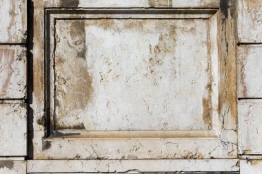 ışık arkaplan dokusu yüzeyinde vida ile taş isim levhası veya duvar işareti