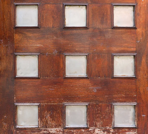 Achtergrond gemaakt van houten balken en glazen vierkante panelen — Stockfoto