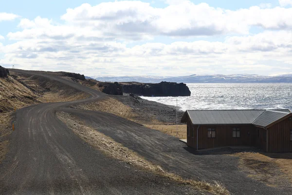 Goudron vide et l'océan bleu du paysage naturel — Photo