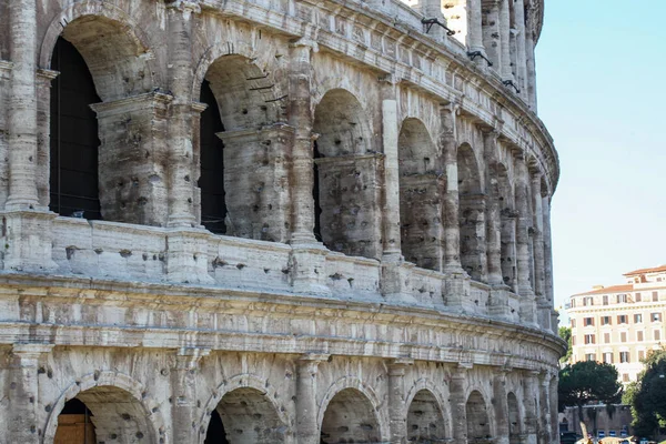 Okna Koloseum w Rzymie, Włochy. Wielka starożytna wartość architektoniczna — Zdjęcie stockowe