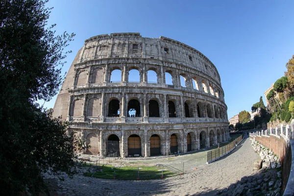 Les fenêtres du Colisée à Rome, Italie. La grande valeur architecturale ancienne — Photo