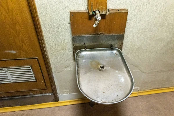 The folding washstand in the hallway of an icebreaker. Equipment of the ship — Stock Photo, Image