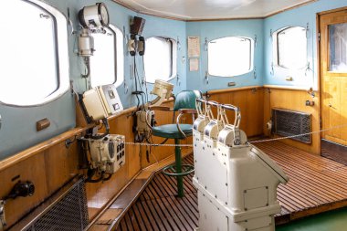 Eski buzkıran köprüsünün kaptanı. Geminin iç yapısı.