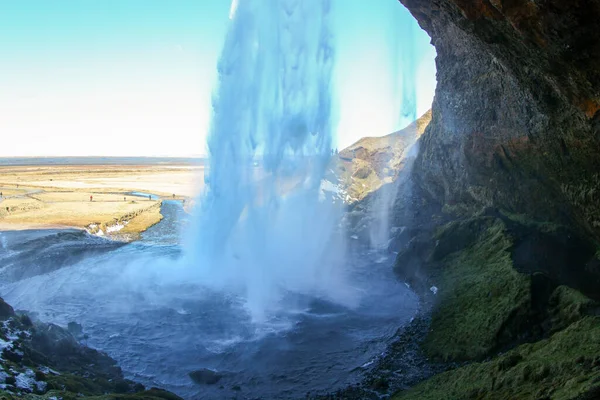Высокий впечатляющий водопад в Исландии. Фанатское место — стоковое фото
