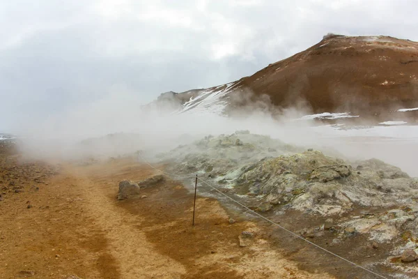 Siedendes Tal der Geysire in Island. Schwefelquellen — Stockfoto