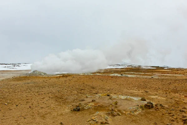Seething valley of geysers in Iceland. Sulphur springs — Stock Photo, Image