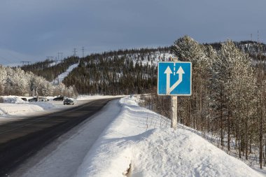 Kış yolu. Farklılık ve otoyoldaki kavşak