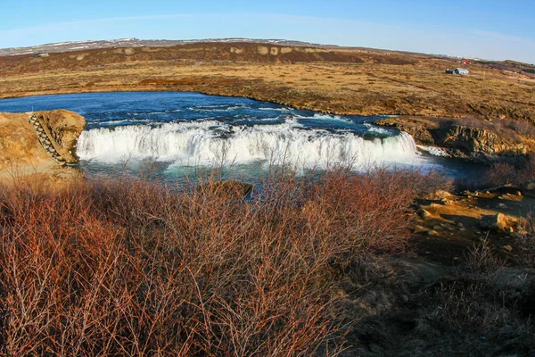 Bella cascata pittoresca nel nord dell'Islanda — Foto Stock